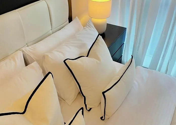 Cozy Netflix And Chill In Bgc * Manila